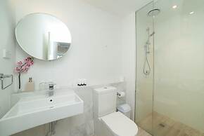 Frangipanistays at 589E