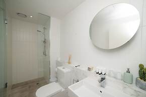 Frangipanistays at 589E