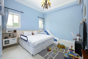 Dancing Butterfly Slide Family Inn