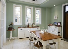 Dancing Butterfly Slide Family Inn