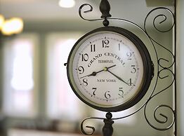 Dancing Butterfly Slide Family Inn