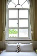 Dancing Butterfly Slide Family Inn