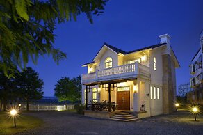 Dancing Butterfly Slide Family Inn