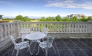 Dancing Butterfly Slide Family Inn