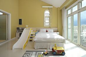 Dancing Butterfly Slide Family Inn