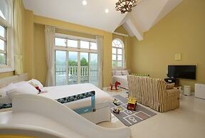 Dancing Butterfly Slide Family Inn