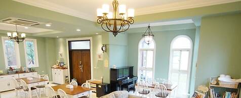 Dancing Butterfly Slide Family Inn