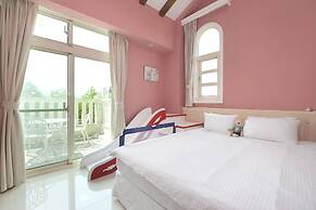 Dancing Butterfly Slide Family Inn