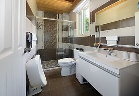 Dancing Butterfly Slide Family Inn