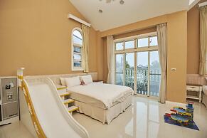 Dancing Butterfly Slide Family Inn