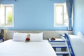 Dancing Butterfly Slide Family Inn