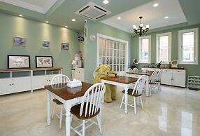 Dancing Butterfly Slide Family Inn