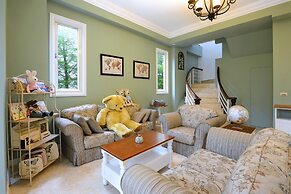 Dancing Butterfly Slide Family Inn