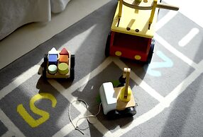 Dancing Butterfly Slide Family Inn