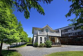 Dancing Butterfly Slide Family Inn