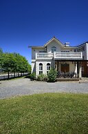 Dancing Butterfly Slide Family Inn