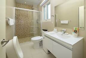 Dancing Butterfly Slide Family Inn