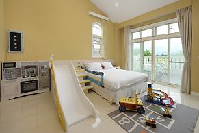 Dancing Butterfly Slide Family Inn