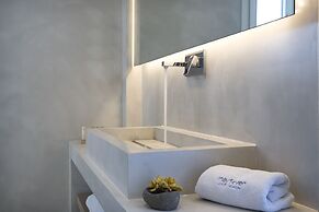 May Seven Suites - Adults Only