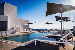 May Seven Suites - Adults Only