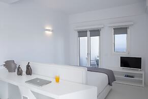 May Seven Suites - Adults Only