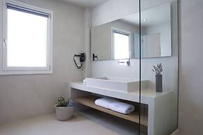 May Seven Suites - Adults Only