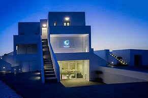 May Seven Suites - Adults Only