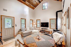 Après Chalet - Perfect In Town Location! by RedAwning