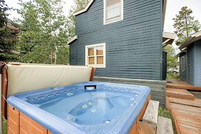 Après Chalet - Perfect In Town Location! by RedAwning