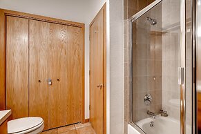 Après Chalet - Perfect In Town Location! by RedAwning