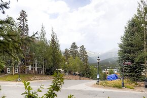 Après Chalet - Perfect In Town Location! by RedAwning