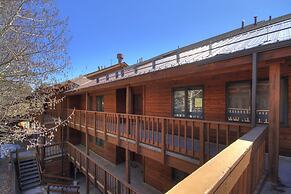 Tyra Chalet 336 - Ski-In/Ski-Out by RedAwning