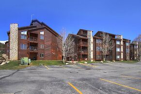 Tyra Chalet 336 - Ski-In/Ski-Out by RedAwning