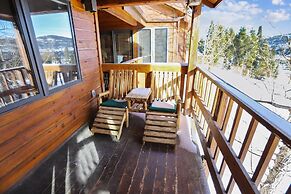 Tyra Chalet 336 - Ski-In/Ski-Out by RedAwning