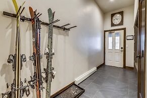 Tyra Chalet 336 - Ski-In/Ski-Out by RedAwning