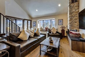 Tyra Chalet 336 - Ski-In/Ski-Out by RedAwning