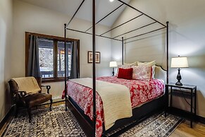 Tyra Chalet 336 - Ski-In/Ski-Out by RedAwning