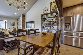 Tyra Chalet 336 - Ski-In/Ski-Out by RedAwning