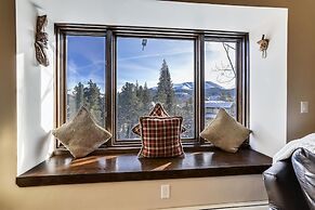 Tyra Chalet 336 - Ski-In/Ski-Out by RedAwning