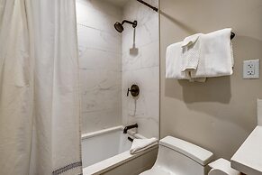 Tyra Chalet 336 - Ski-In/Ski-Out by RedAwning