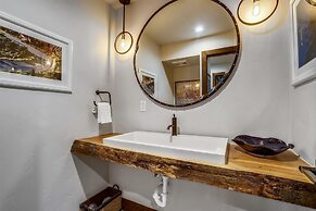 Tyra Chalet 336 - Ski-In/Ski-Out by RedAwning