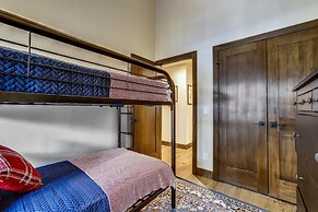 Tyra Chalet 336 - Ski-In/Ski-Out by RedAwning