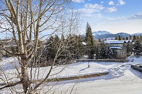 Tyra Chalet 336 - Ski-In/Ski-Out by RedAwning