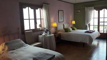 Casa Roble B&B
