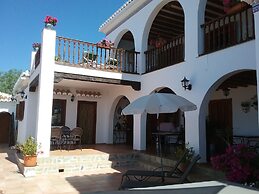 Casa Roble B&B