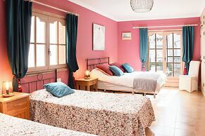 Casa Roble B&B