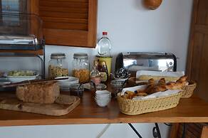 Casa Roble B&B