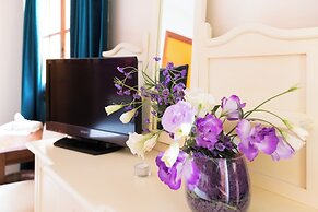 Casa Roble B&B