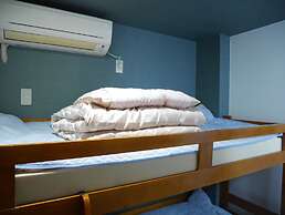 G'inns guest house - Hostel