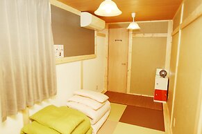 G'inns guest house - Hostel